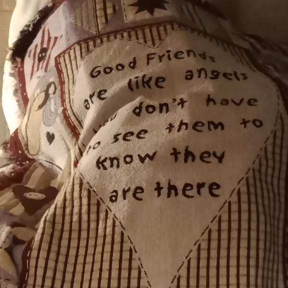 Really nice comfortable unique throw - Picture 3 of 4